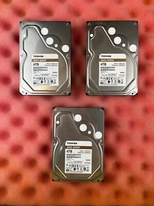 12TB LOT 3x Hard Drive Toshiba NAS N300 HDEXR01ZNA51 4TB 7.2K 128MB 3.5'' - Picture 1 of 5