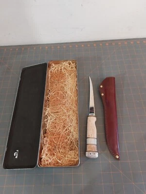 Cuchillo de filete de coleccionista Rapala Marttiini en diente de bruja de hojalata Foto 1 de 4