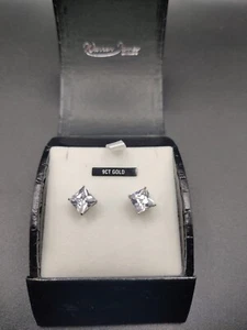 Beautiful 9k White Gold stud earrings. - Picture 1 of 4