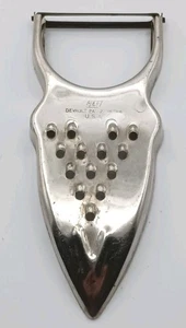 Grattugia pelapatate vintage S&S Devault acciaio inox utensile da cucina - Foto 1 di 5
