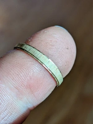 Alianza de oro macizo 14k, talla 6 Foto 1 de 4