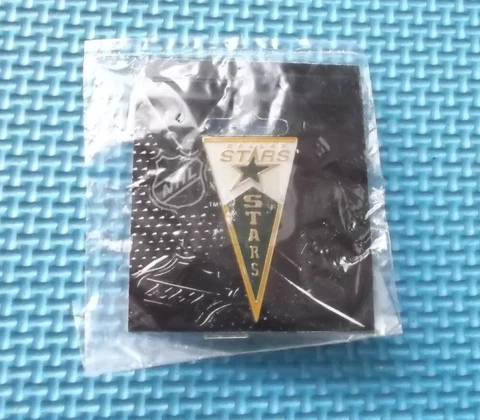 DALLAS STARS NHL HOCKEY PENNANT LOGO PIN # NN801 Cover