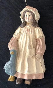 "Remember When" Weihnachtsschmuck MÄDCHEN. WEIHNACHTEN. VINTAGE. Little Broken Toe - Bild 1 von 5