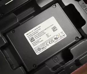 Samsung PM1743 3.84TB SSD 2.5" PCIe 5.0 NVMe U.2 MZ-WLO3T80 MZWLO3T8HCLS-01AGG - Picture 1 of 2