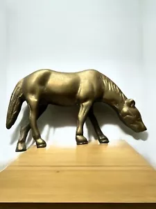 Statuina da pascolo cavallo in ottone vintage alta 4" usata in ottime condizioni - Foto 1 di 2