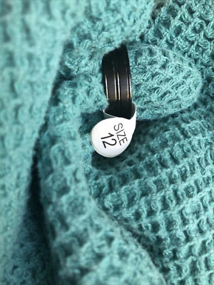 Alianza de boda de acero inoxidable para hombre nueva con etiquetas talla 12 negro marrón oscuro 8 mm Foto 1 de 4