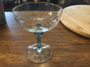 Bombay Sapphire Gin Ballon Stielglas Azurblau Coupe Martini Cocktail - Bild 1 von 8