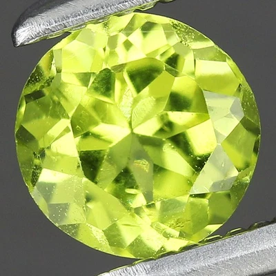 0.5ct t.w 5x4.9mm Round Natural Green Peridot Gemstone, Myanmar - Image 1 of 4