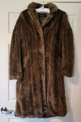 Abrigo largo de piel sintética marrón Moda International Foto 1 de 4