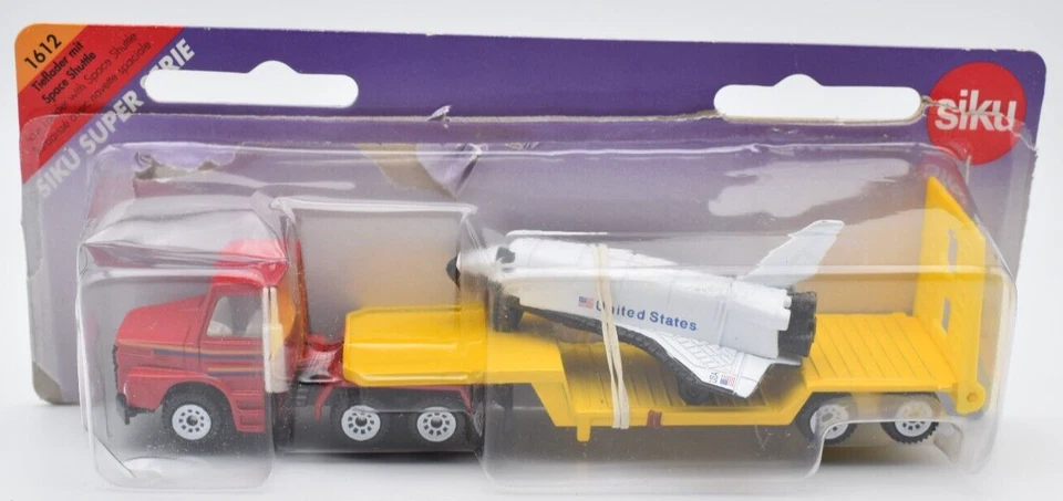 SIKU 1612 Scania Truck Low Loader with Space Shuttle USA. metal. Germany - Image 1 of 4
