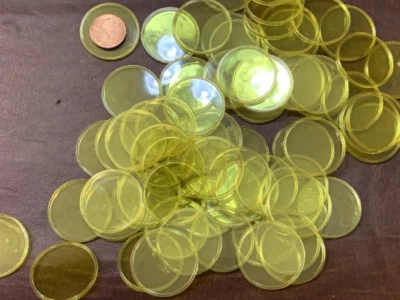 Fichas de bingo de colores jumbo amarillo, paquete de 50, fichas, contadores juego de mesa RPG Foto 1 de 2