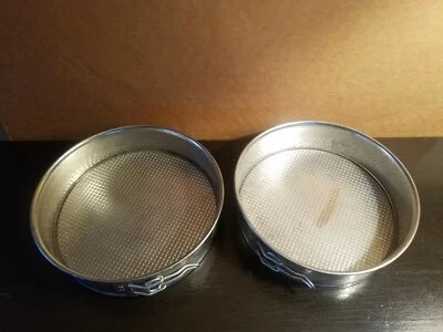 Lot of 2 Vintage Aluminum 10.5" x 3" Spring Form Cake Pans Complete - Image 1 of 4