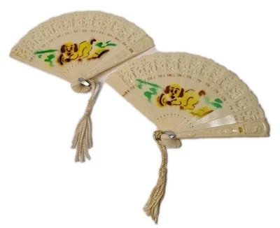 2 ventiladores de mano plegables en miniatura vintage pintados a mano cachorros de plástico ¡Lindo! 5x3" Foto 1 de 4