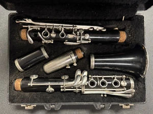 Armstrong Elkhart Clarinet In Nice Hard Case - Picture 1 of 19