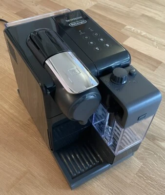 DeLonghi Lattissima TOUCH Nespresso Kapselmaschine EN560B  schwarz  + HÄNDLER + - Bild 1 von 2