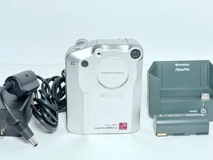 Fujifilm FinePix 6800Z Silver Digital Camera 3.3MP Classic Retro Style - Picture 1 of 9