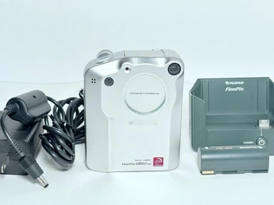 Fujifilm FinePix 6800Z Silver Digital Camera 3.3MP Classic Retro Style - Image 1 of 4