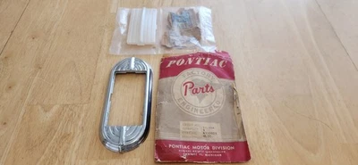 Nos Vintage Pontiac 1948 GM OEM Domo Luz Bisel Moldura y Lente Domo Luz. 👀 Foto 1 de 4