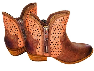 Women's Emily Taupe And Pink Stacked Heel Boots Size 7.5 - NIB By Not Rated - Picture 1 of 14