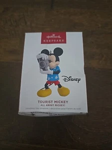 NEU 2022 HALLMARK ANDENKEN TOURIST MICKEY ALL ABOUT MICKEY KOSTENLOSER VERSAND! - Bild 1 von 4