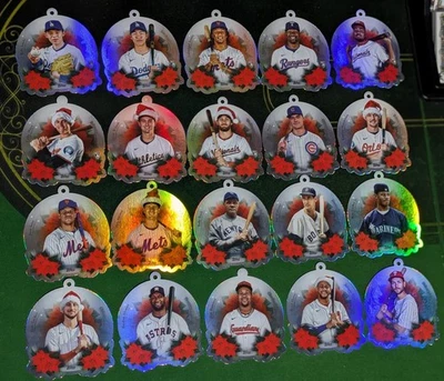 Juego completo de insertos de adornos troquelados de gran tamaño Topps Holiday 2025 #OO1-OO20 Foto 1 de 2