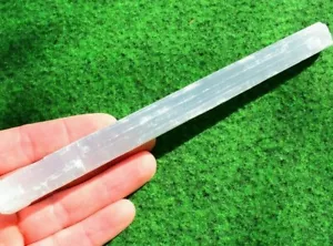 1 Selenite Wand Raw Stick 20cm, Quartz-Gemstone Crystal Wand UK Quick Postage✔✔✔ - Foto 1 di 6