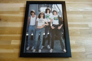 THE RAMONES - ORIGINAL GERAHMTES POSTER!! ORIG BILDER GERAHMT - Bild 1 von 3