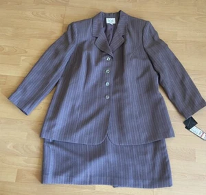 Le Suit Woman's Purple Gray Business Pinstripe Skirt Suit - Size 20 W - Picture 1 of 9
