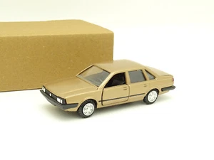 Conrad Sb 1/43 - VW Santana Beige Metall - Bild 1 von 2