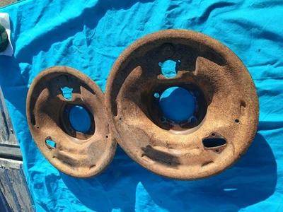 Placas de respaldo de freno trasero Cadillac DeVille (1971-76) Foto 1 de 4