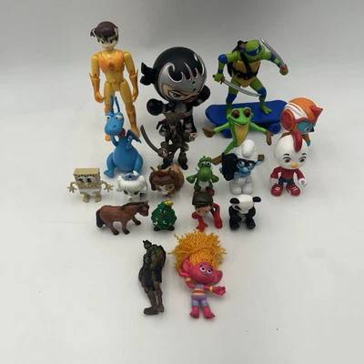 Mixed lot of 19 action figures & Toys Random Loose Collectibles Tmnt Disney - Image 1 of 4