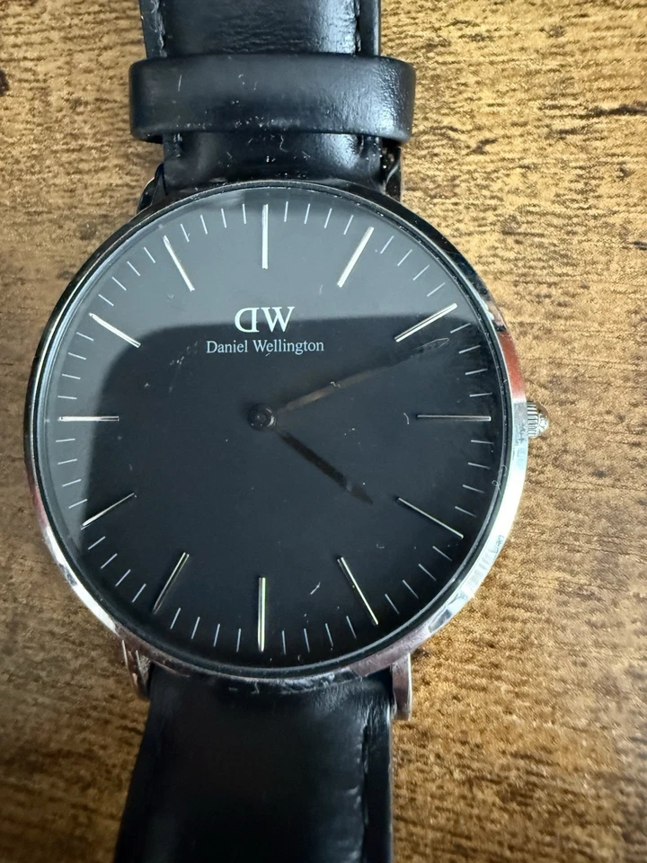 Reloj para hombre Daniel Wellington 41 mm tono plateado esfera negra correa de nailon M40SZ01 Foto 1 de 4