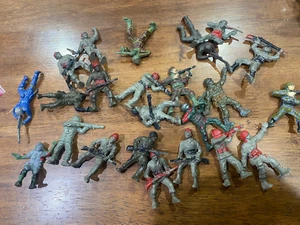 Soldatini giocattolo uomo esercito militare lido anni 60 dipinti 23 pezzi seconda guerra mondiale 2,5" originali - Foto 1 di 1
