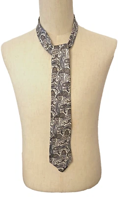 Vintage WINDSOR SHIRT COMPANY NECK TIE 100% Silk Hand Made PAISLEY Ivory Blue - Image 1 of 4
