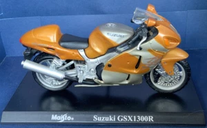 1:18 Maisto "Suzuki GSX1300R" Die-Cast/Plastic Motorbike & Display Sockel - Bild 1 von 4
