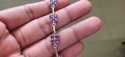 Delicado brazalete de tenis amatista creado en laboratorio de 10 quilates enchapado en oro blanco de 14 quilates Foto 1 de 4