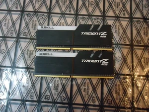 G.Skill Trident Z RGB 16Gb 2 x 8GB Kit DDR4 CL16 F4-3000C16D-16GTZR - Picture 1 of 4