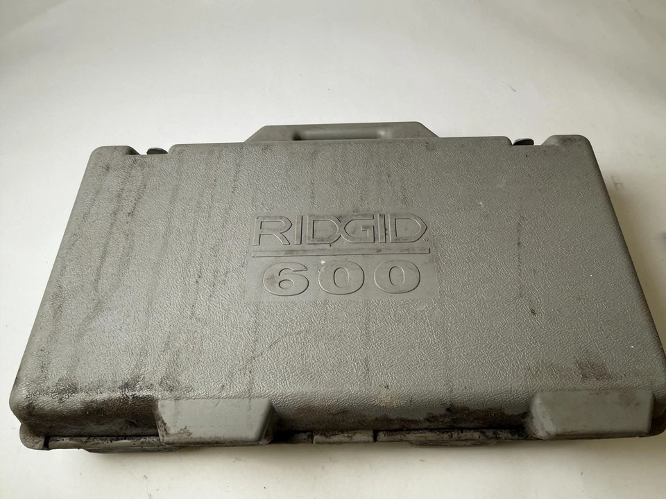 RIDGID 600 Power Pipe Threader 115V w/ 1 3/4 1/2 1/4 Dies Support Arm Case Kit - Image 1 of 4