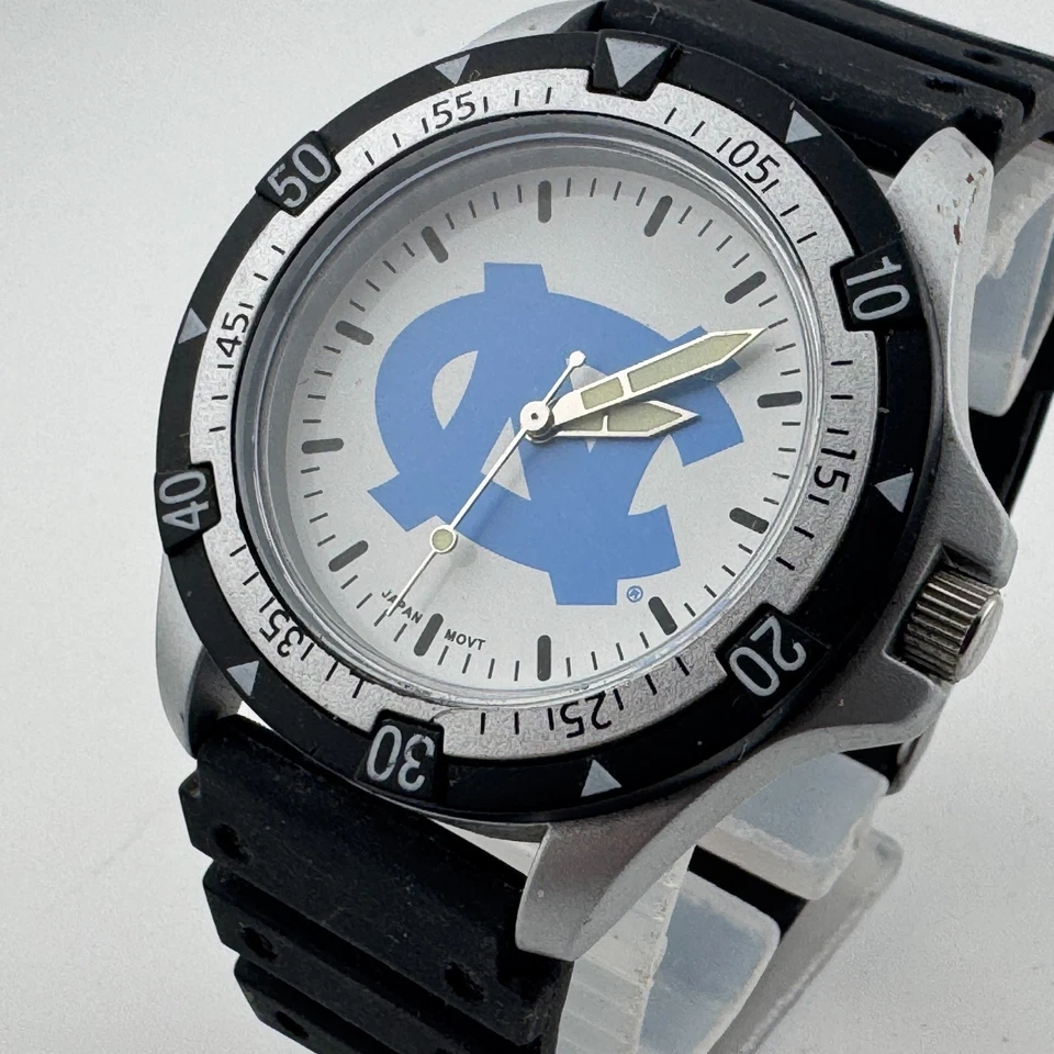 LogoArt Univ N Carolina Reloj de Cuarzo Hombre Plástico Bisel Giratorio Fecha Batería Nueva Foto 1 de 4