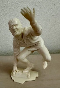 Figura de colección 1963 Louis Marx Universal Monsters jorobado de Notre Dame - Imagen 1 de 3