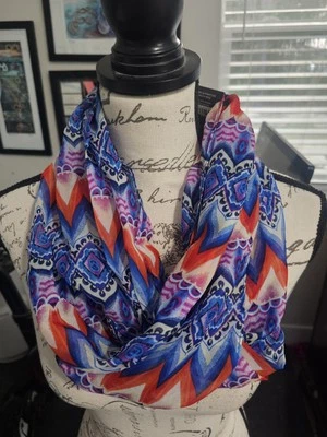 Bufanda Infinity roja, blanca y azul nueva con etiquetas de Sofia Vitali - ¡Pieza versátil! Foto 1 de 4