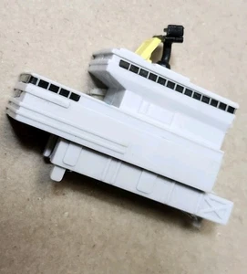 Vintage 1988 Micro Machines Flugzeugträger Teile & Stück Top Bridge Island - Bild 1 von 3