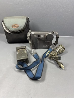 Sony Mavica MVC-FD73 0.4MP Digital Still Camera With Charger With Case - Image 1 of 4