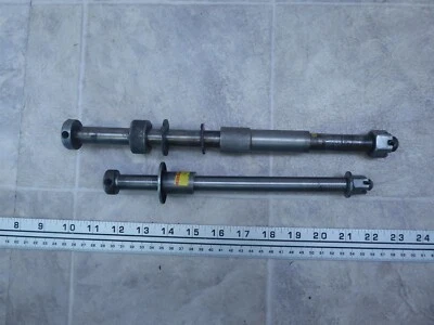 Suzuki GS1000G GS1000 S918 1981) Juego de pernos de eje de rueda delantera y trasera Foto 1 de 4