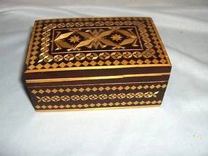 Vintage Wood Trinket Hinged Box Intricate Rattan Overlay Geometric Designs NICE - Picture 1 of 8