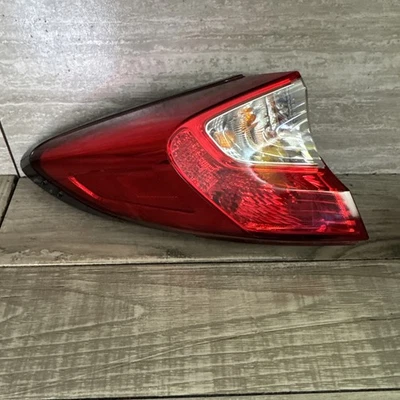 🥇 Оригинальный левый внешний задний фонарь в сборе для Toyota C-HR 2018-2021 годов выпуска от оригинального производителя - Изображение 1 из 4