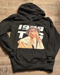 Girls Taylor Swift Hoodie, Size M (8) - Picture 1 of 3