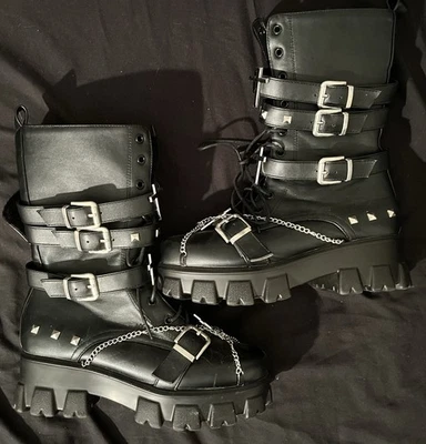 Botas de combate góticas negras con hebilla con cadenas y tachuelas Foto 1 de 4