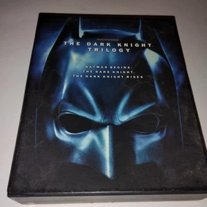 The Dark Knight Trilogy (Blu-ray Disc, 2012) 5 Disc Set With Special Features - Imagen 1 de 9
