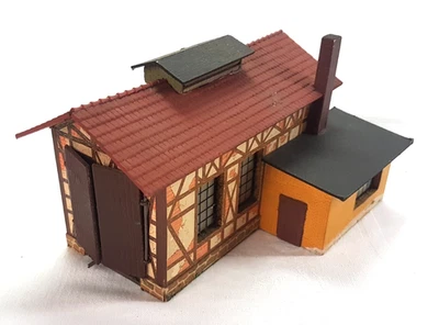 Rarität👍 💥TeMos Lokschuppen  eingleisig mit Seitengebäude Spur TT DDR - Bild 1 von 4